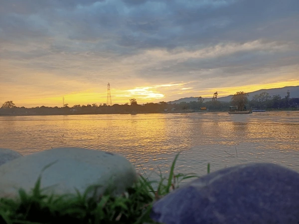 Dehradun to Banbasa & Tanakpur Cabs